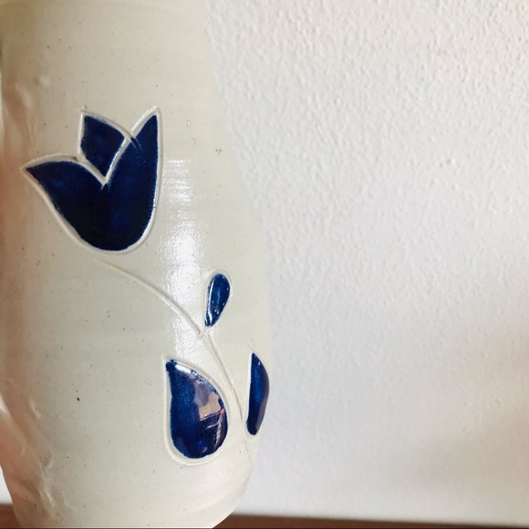 Williamsburg Virginia pottery vase/ pitcher - Picture 3 of 7